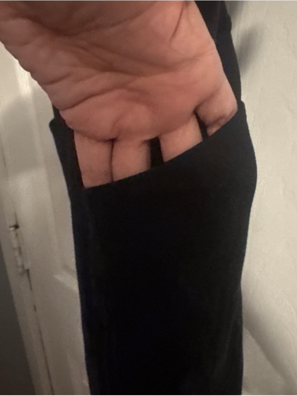 Fabletics Black High-Waist Women’s Leggings with Pockets - Picture 3 of 4